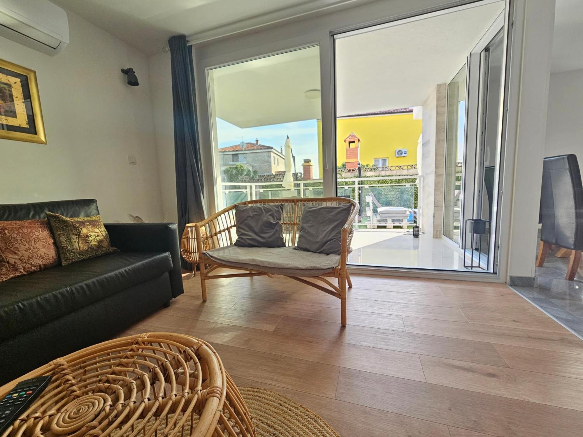 Vila Regina Apartment Rex With Swimming Pool イェゼラ エクステリア 写真